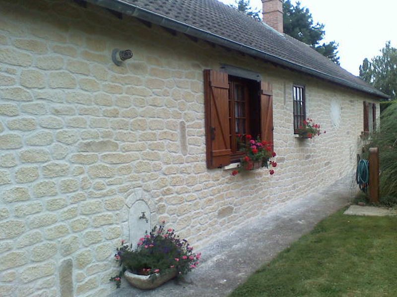 Joint à la chaux, façade en pierre dans la Nièvre